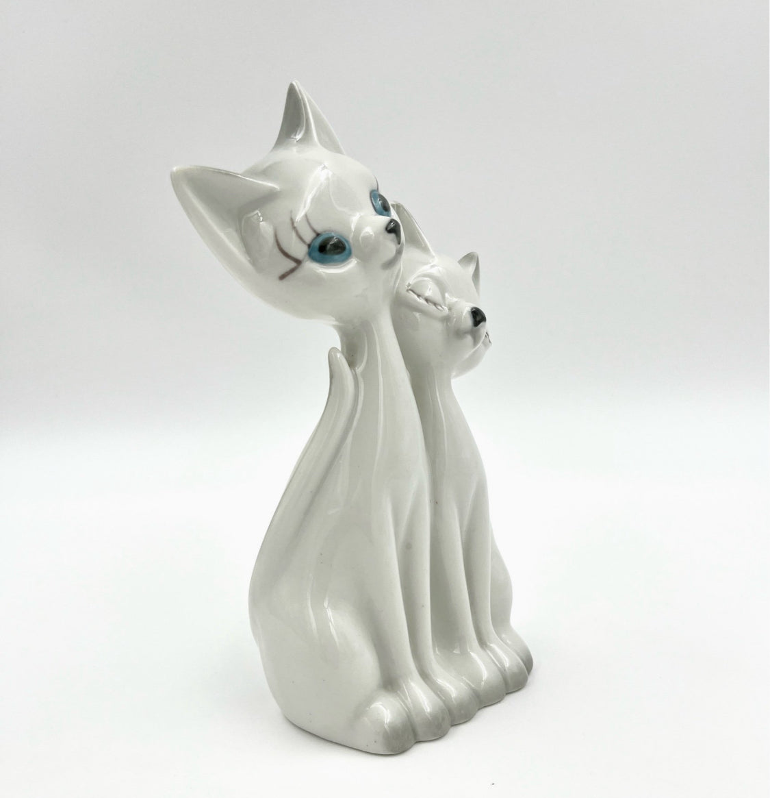 Vintage Porcelain Cats Figurine – Ceramic Cat Sculpture Retro Décor