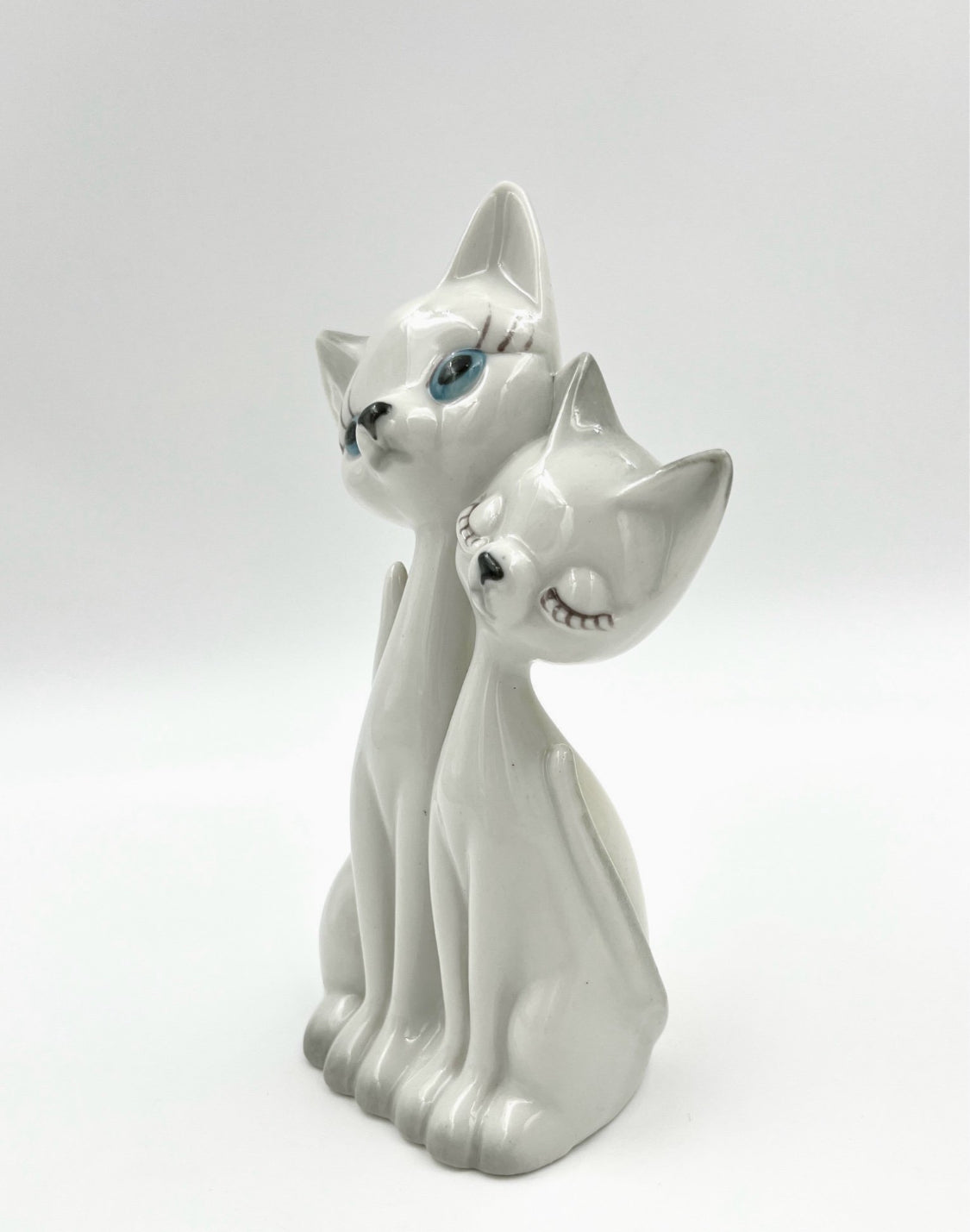 Vintage Porcelain Cats Figurine – Ceramic Cat Sculpture Retro Décor
