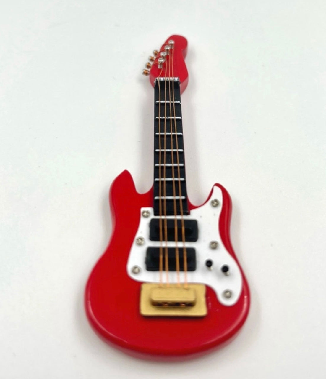 Miniature Electric Bass Guitar – Retro Decorative Model – 9 cm