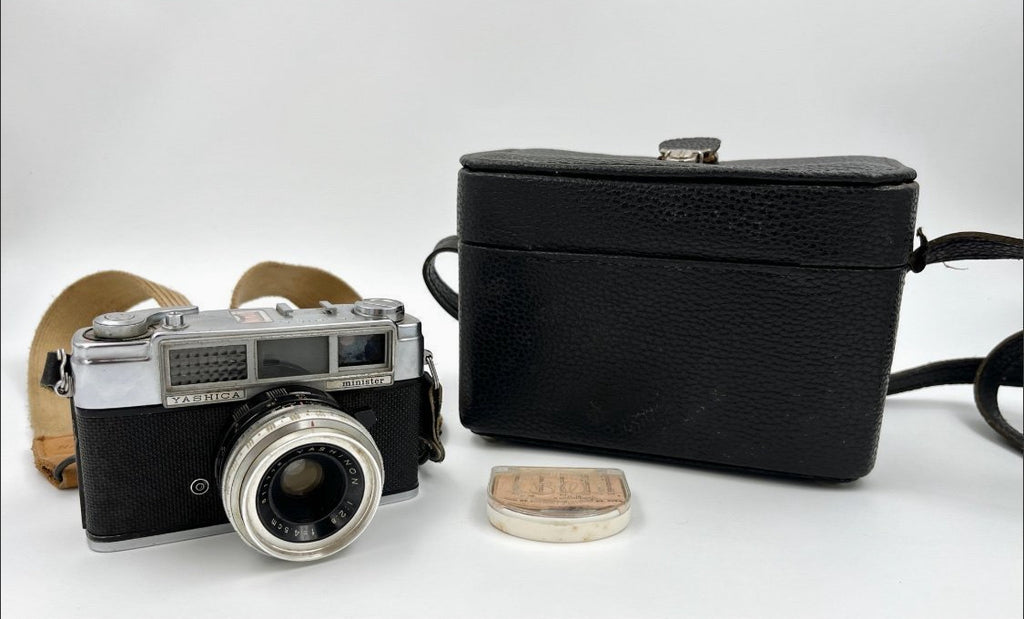 Vintage Yashica Minister 35mm Rangefinder Camera with Case – 1960s