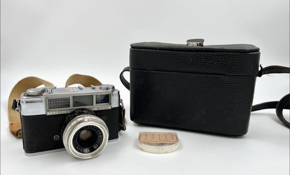 Vintage Yashica Minister 35mm Rangefinder Camera with Case – 1960s
