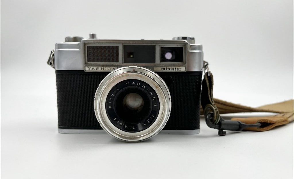 Vintage Yashica Minister 35mm Rangefinder Camera with Case – 1960s