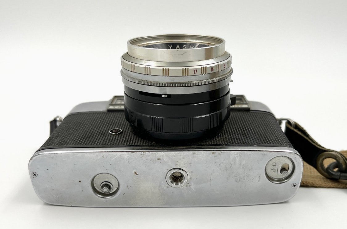 Vintage Yashica Minister 35mm Rangefinder Camera with Case – 1960s