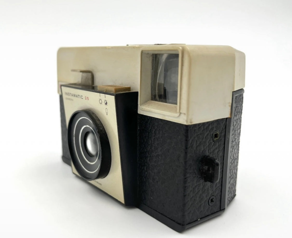 Kodak Instamatic 25 Camera 43mm f/11 Lens England 1966–1972